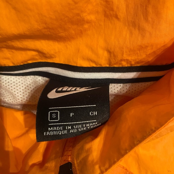 NIKE BIG SWOOSH SPORTSWEAR WOVEN JACKET in orange. Size small. Great condition! - Picture 2 of 11